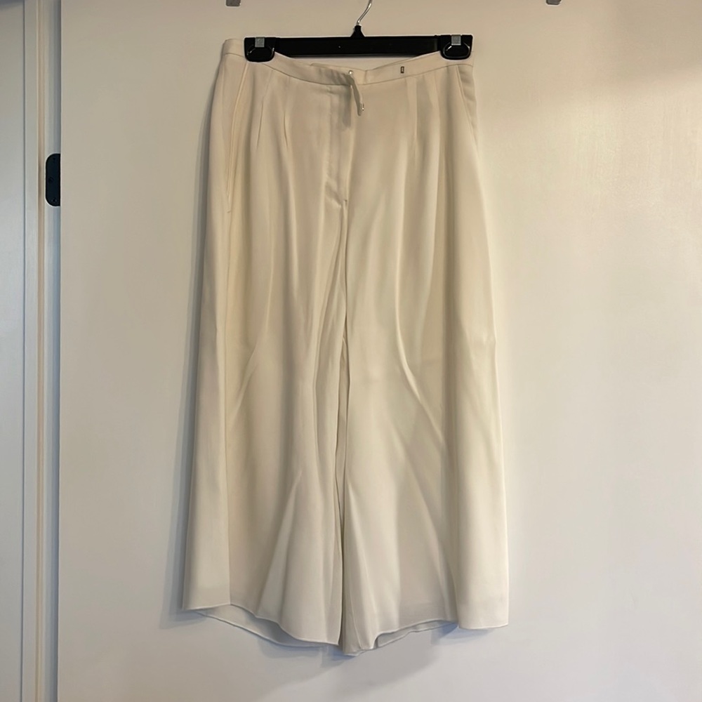 Babaton Aritzia Size 2 White cropped pants